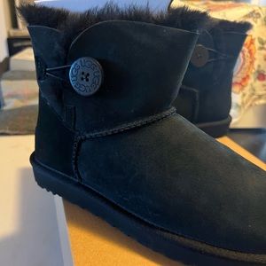 Authentic UGG Mini Bailey Button Boots Black Size 8 NEVER WORN IN BOX